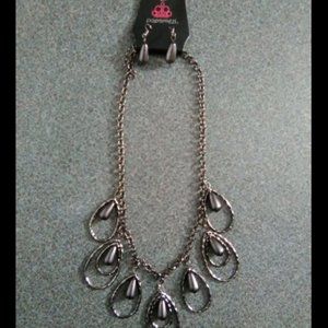 Paparazzi Jewelry Necklace & Earrings